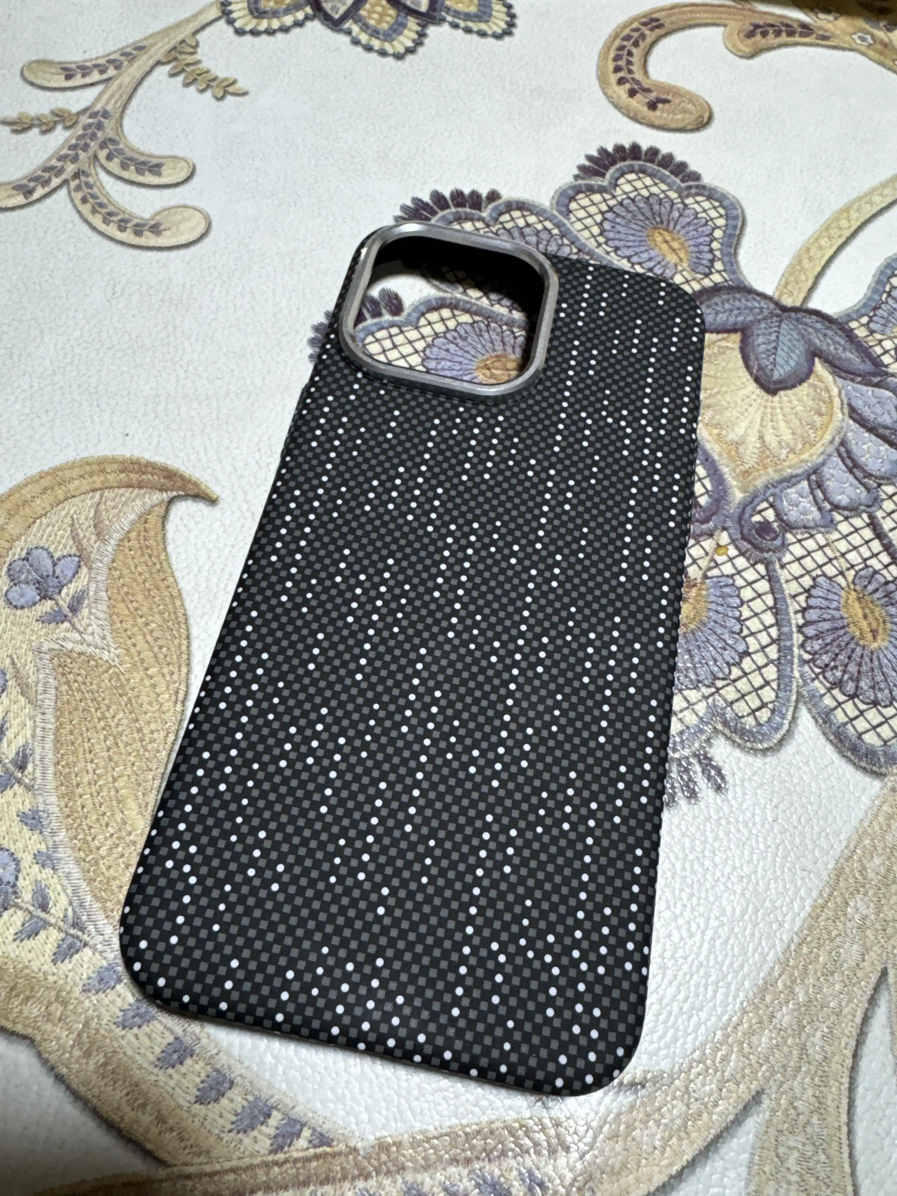IPhone uchun Magsafe Carbon g'ilofi