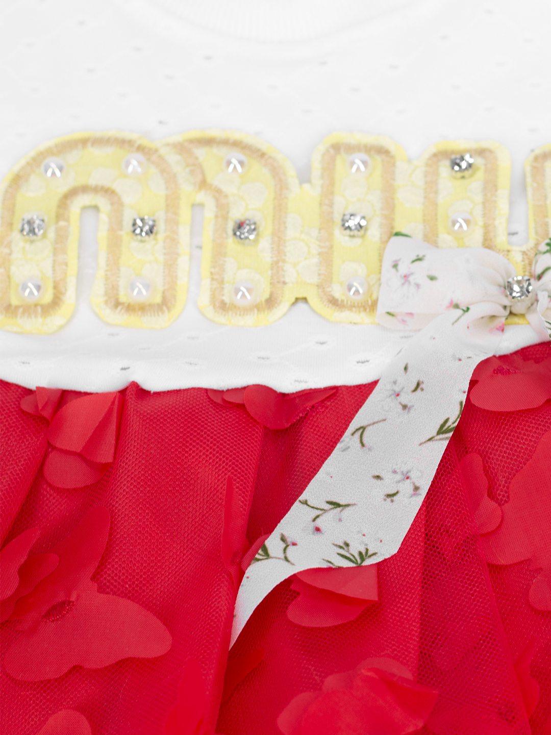 Semiz ayol eshagini yoyadi