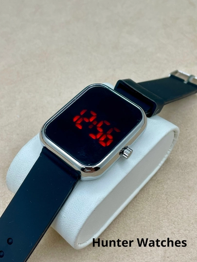 Женские наручные часы на выставке — LWATCHS-15W0124-ХРОМ