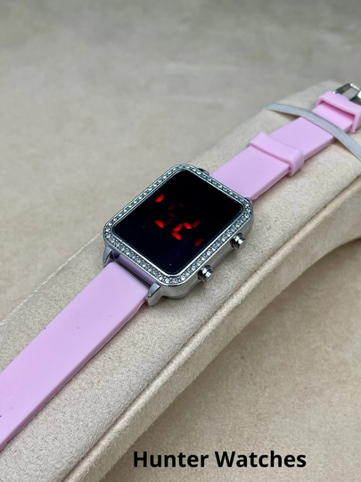 Женские наручные часы на выставке — LWATCHS-15W0124-РОЗОВ