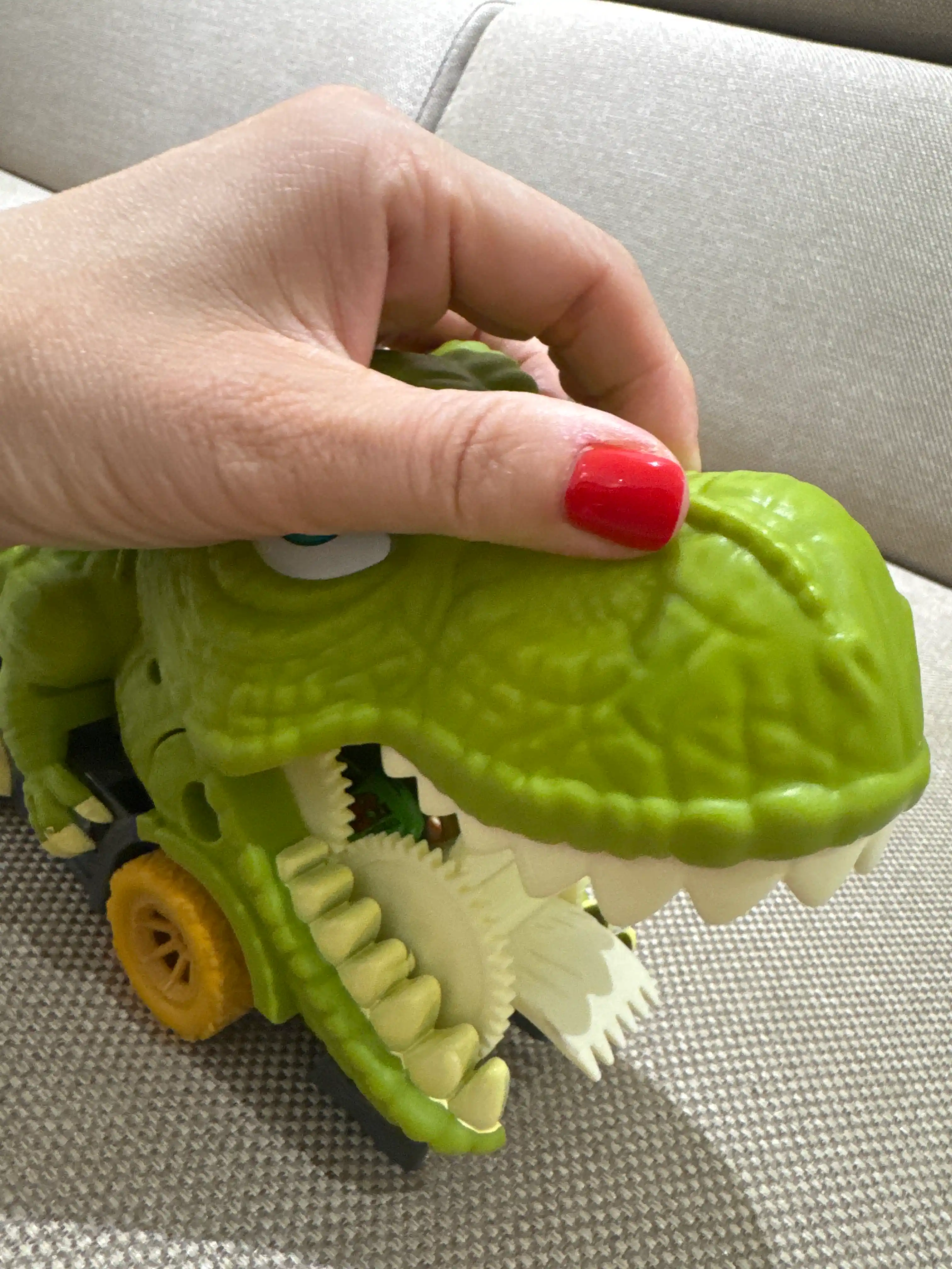 Avtovozlar "Dinozavr, timsoh, akula va Reks", 6 ta metall moshinalar bilan
