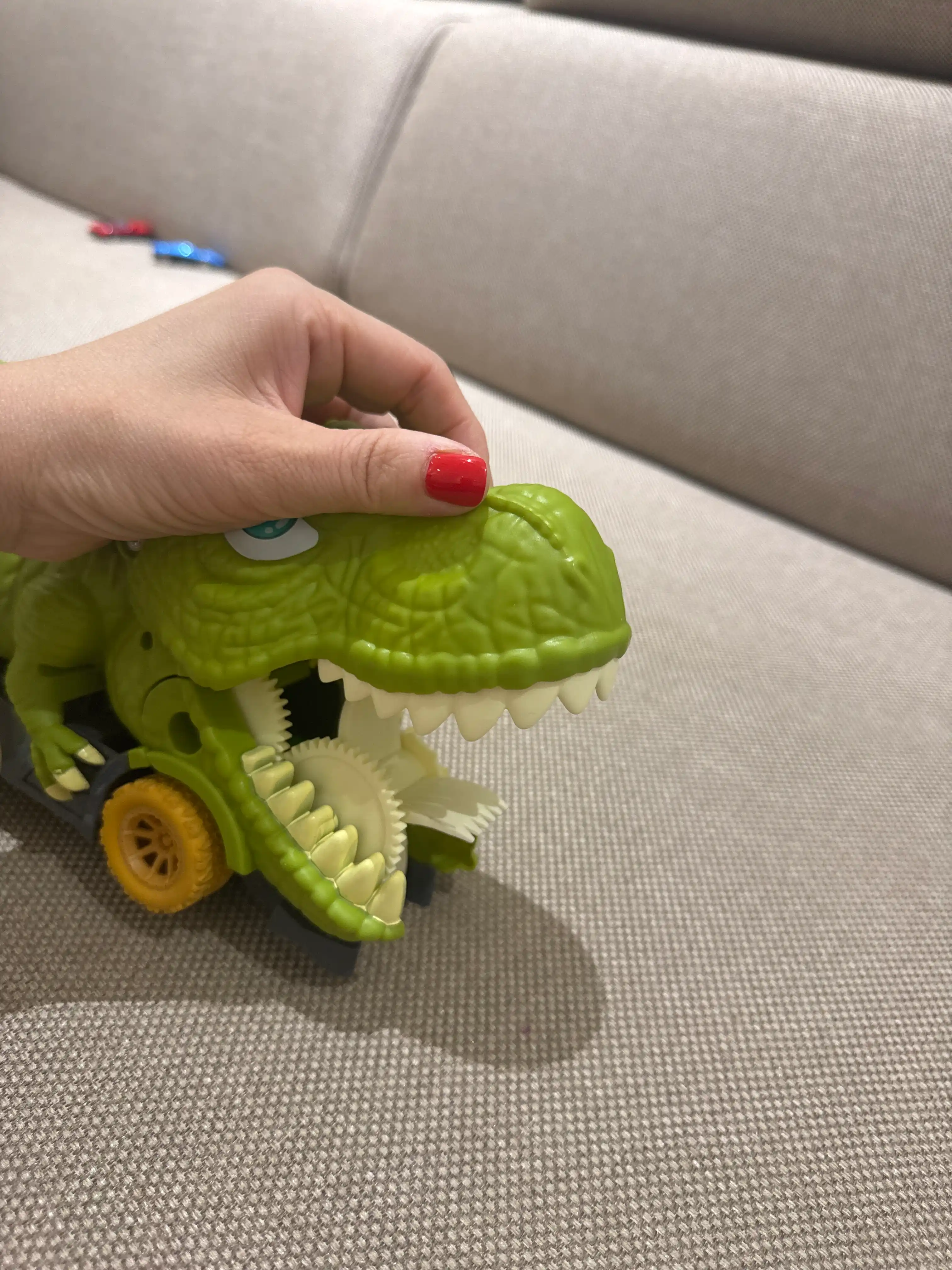 Avtovozlar "Dinozavr, timsoh, akula va Reks", 6 ta metall moshinalar bilan