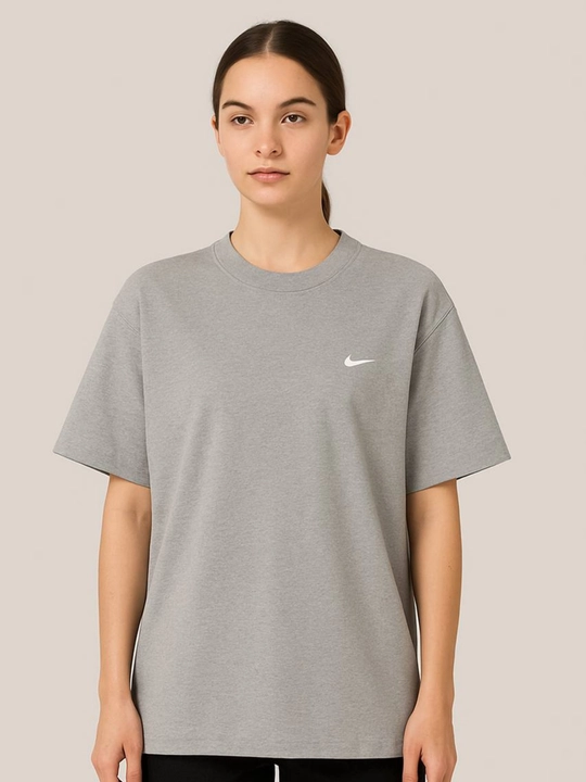 Ayollar uchun logotipli oversize futbolka
