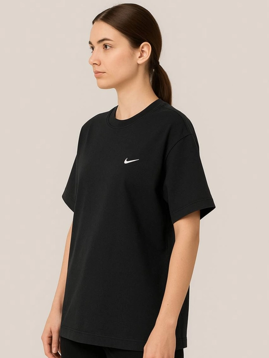 Ayollar uchun logotipli oversize futbolka