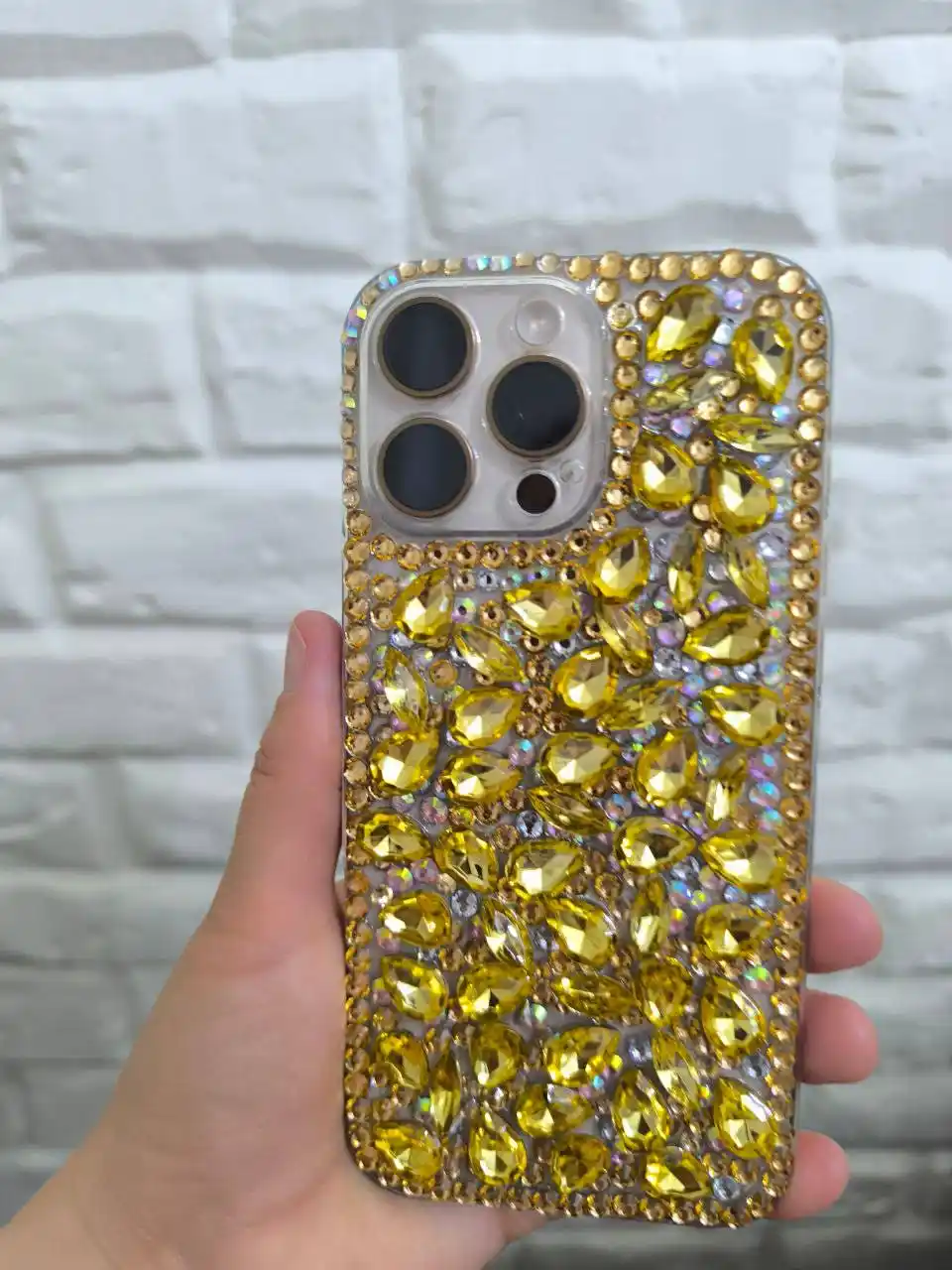 Yaltiroq toshli va bezakli telefon g‘iloflari — iPhone 16 Pro / 16 Pro Max uchun