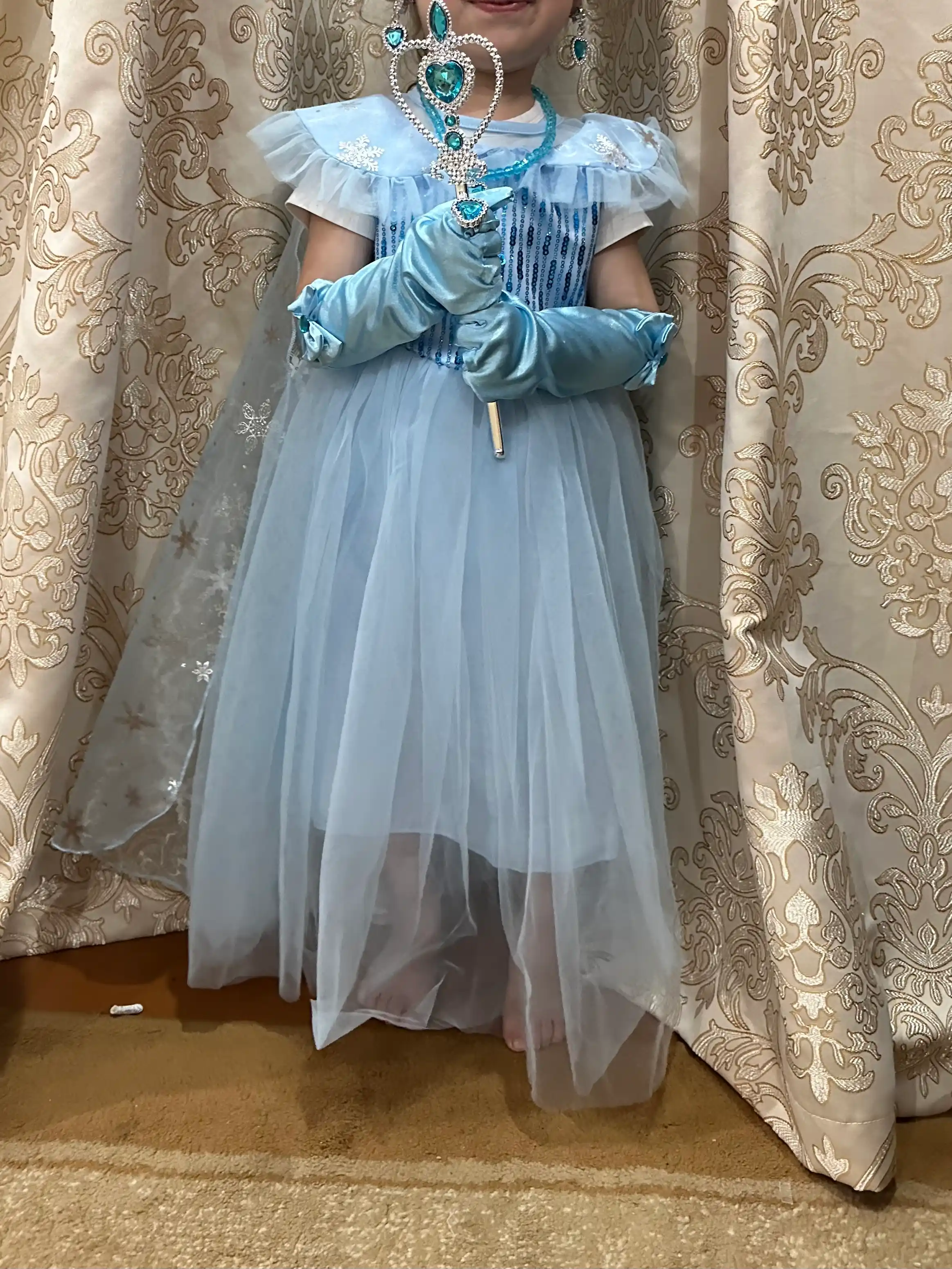 Elza, Rapunzel, Rusalka Zolushka qizlari uchun bayram libosi