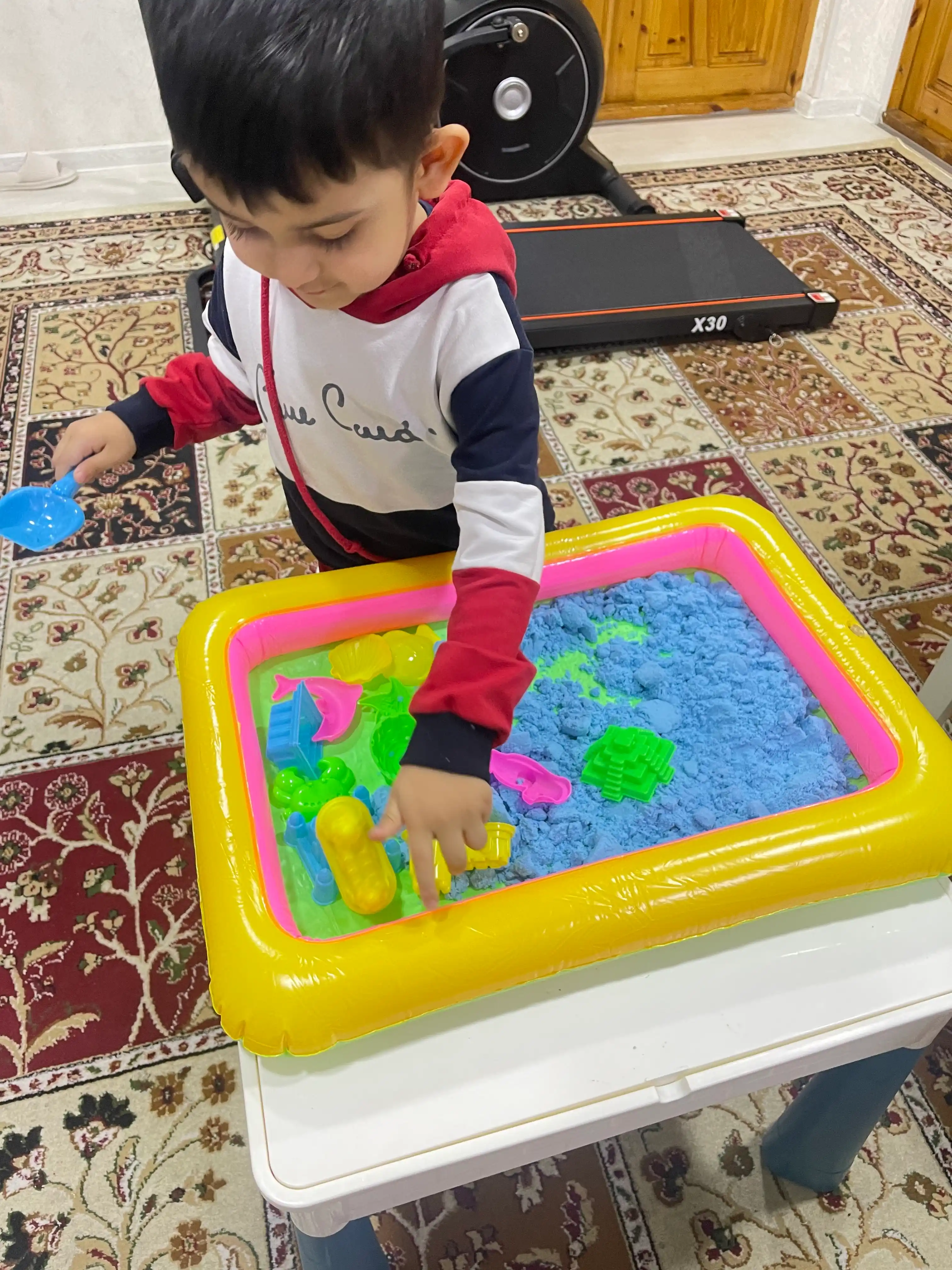 Kinetik qum 2 kg, puflanadigan qum qutisi va qoliplari bilan