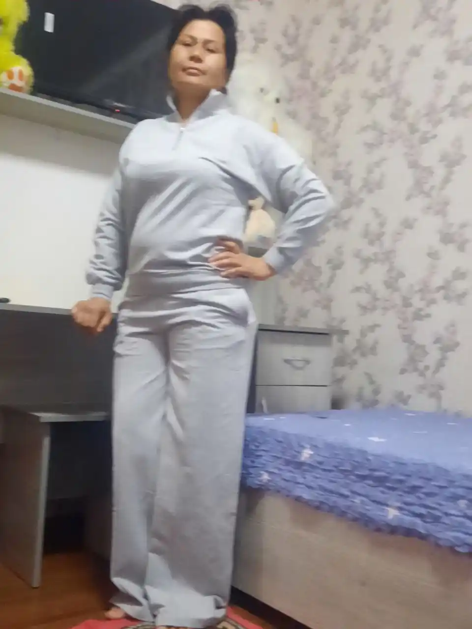 Qizlarga moljallangan sport kostyumi, zamokli xudi va klesh shimlar, oversayz
