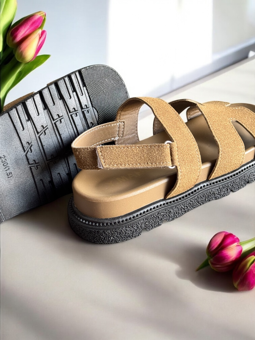 Paypoq va baland poshnali rus qizlari