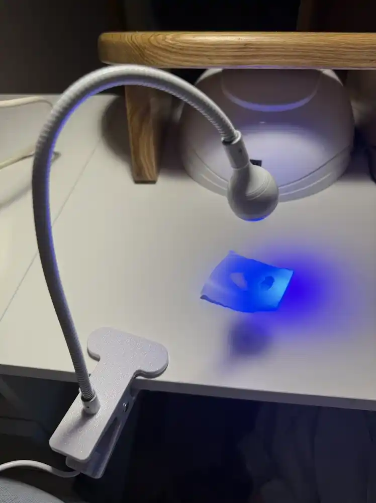 Manikyur va pedikyur uchun professional ultrabinafsha chiroqli lampa