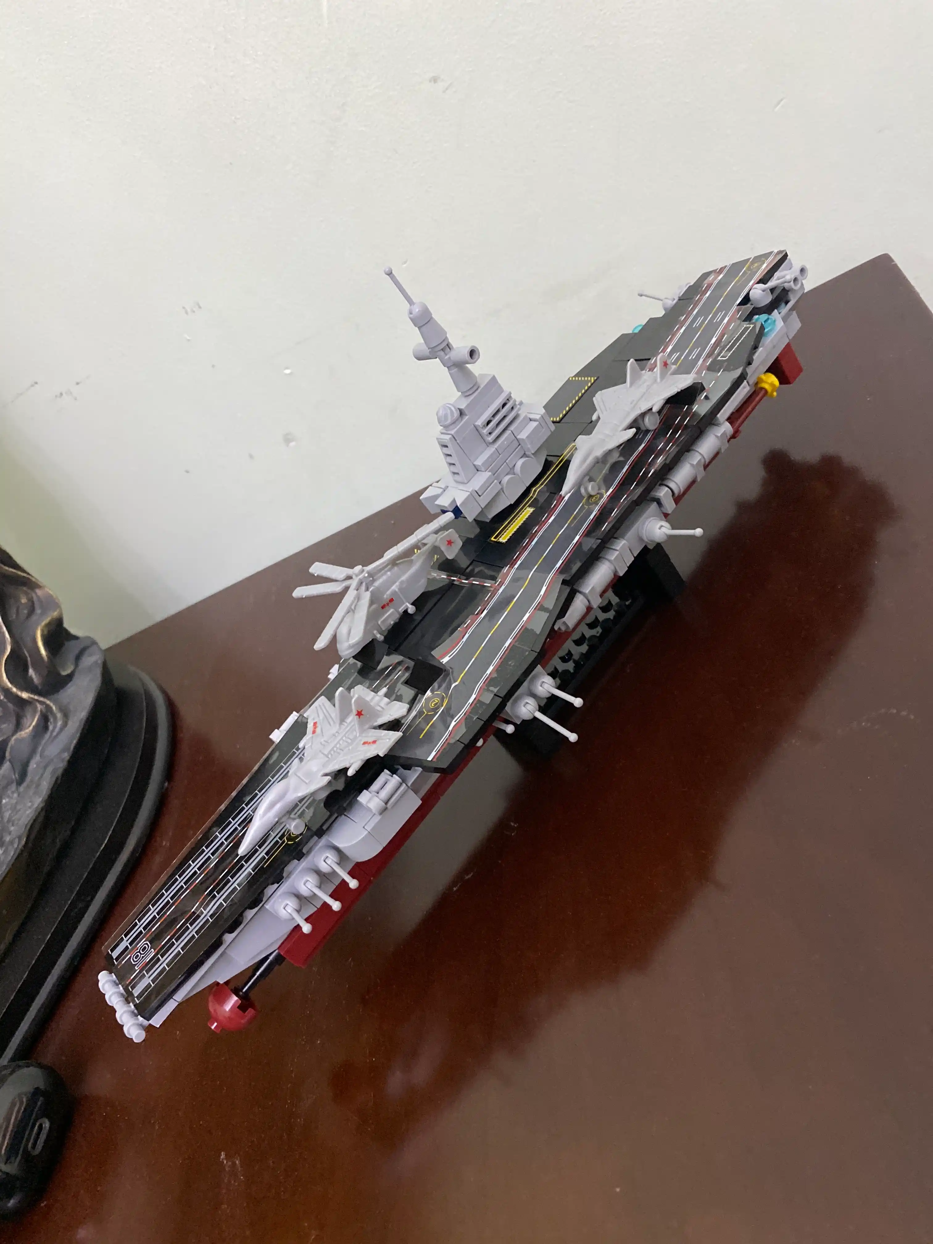 8 ta 1 da konstruktorlar "Harbiy flot va kema" Lego bilan mos keladi