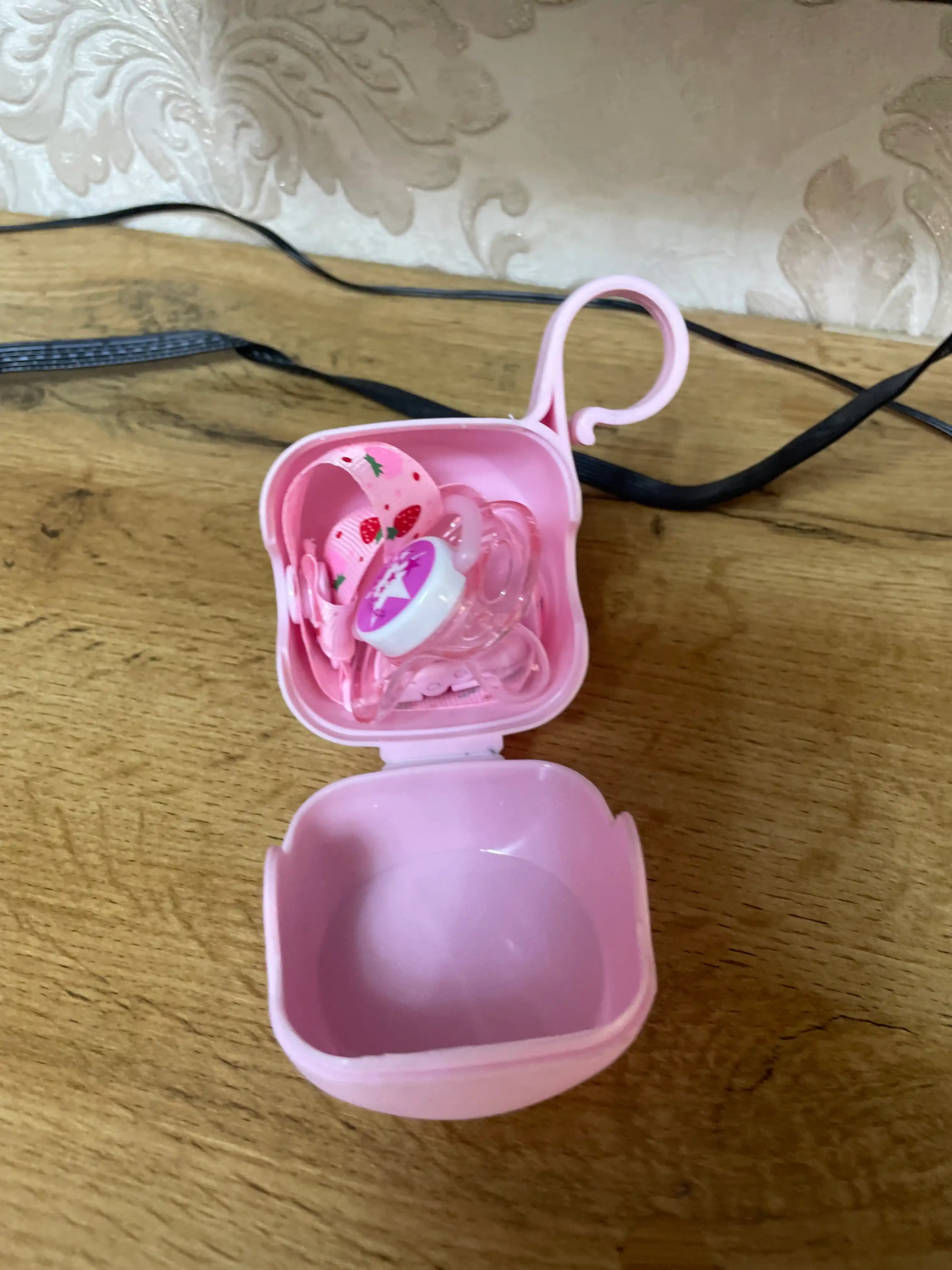 So'rg'ichlar va emizgichlarni saqlash uchun quti, plastikdan