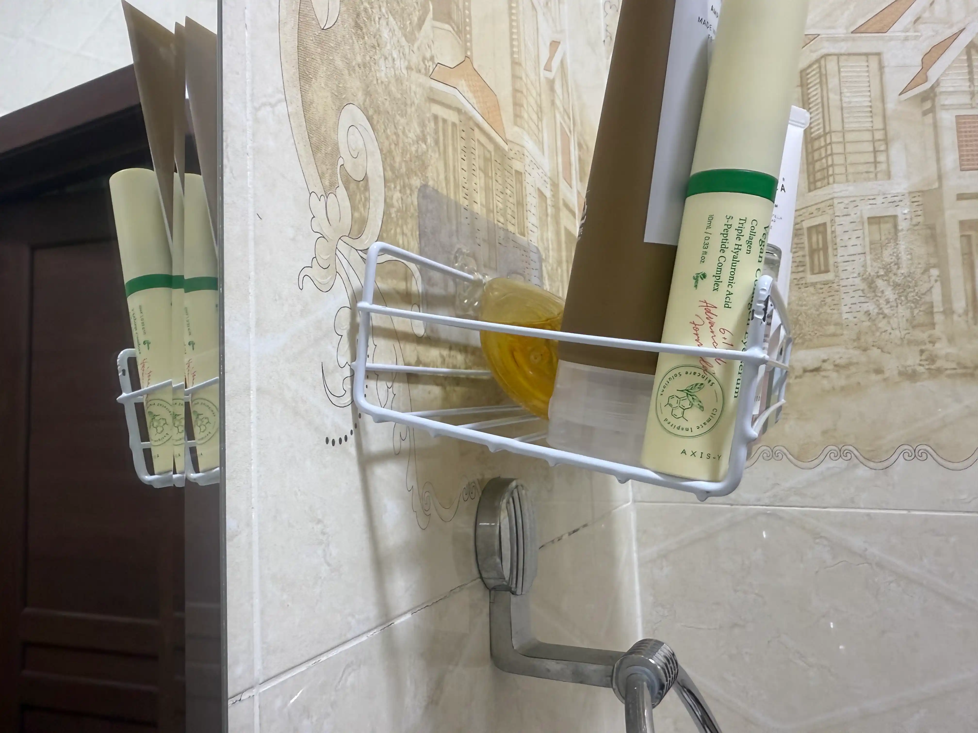 Полка угловая для ванной комнаты и кухни