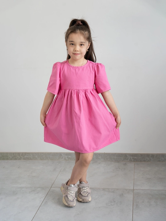 Qizlar uchun yozgi pushti ko'ylak - 