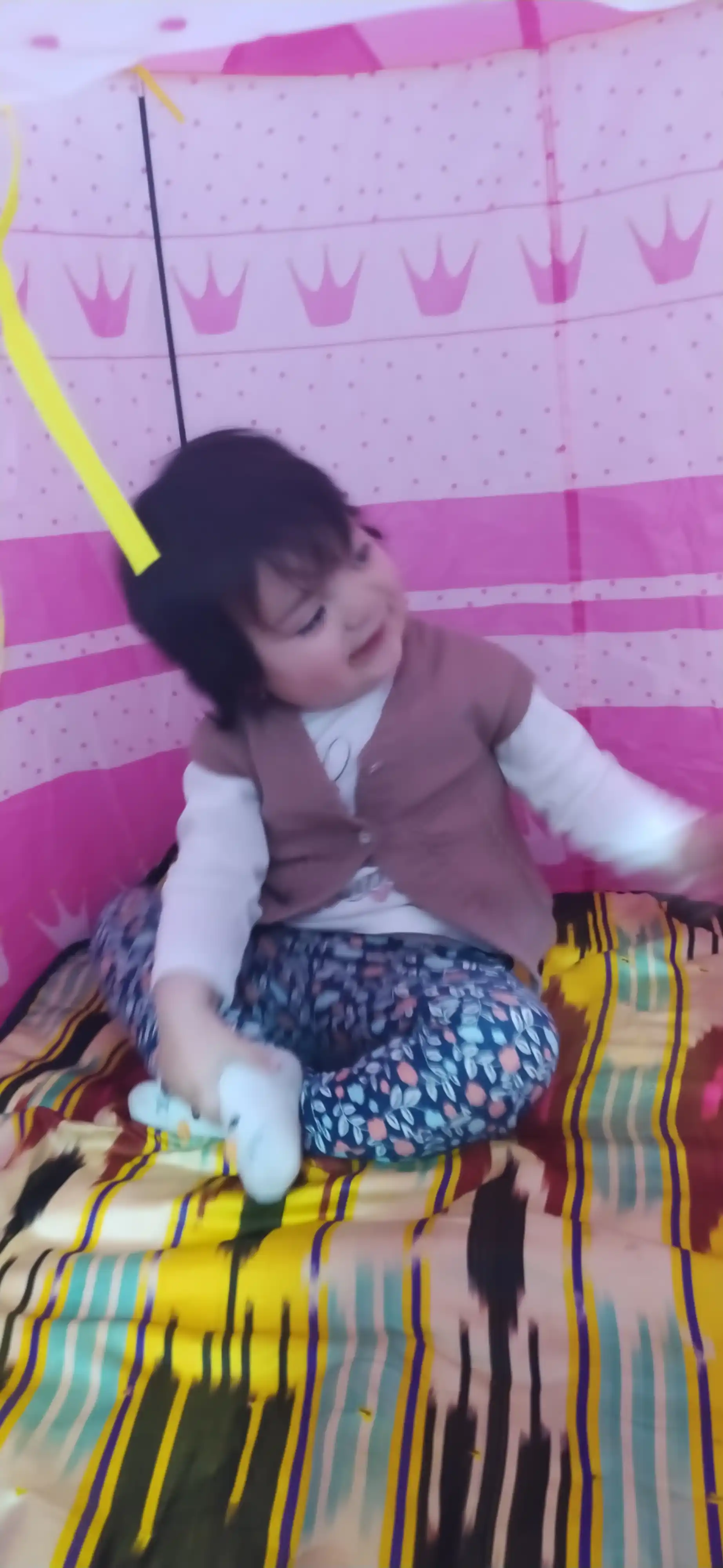 Bolalar o'yin chodiri, bolalar va o'yinchoq uyi, ichki va tashqi makon o'yinchoq palatka