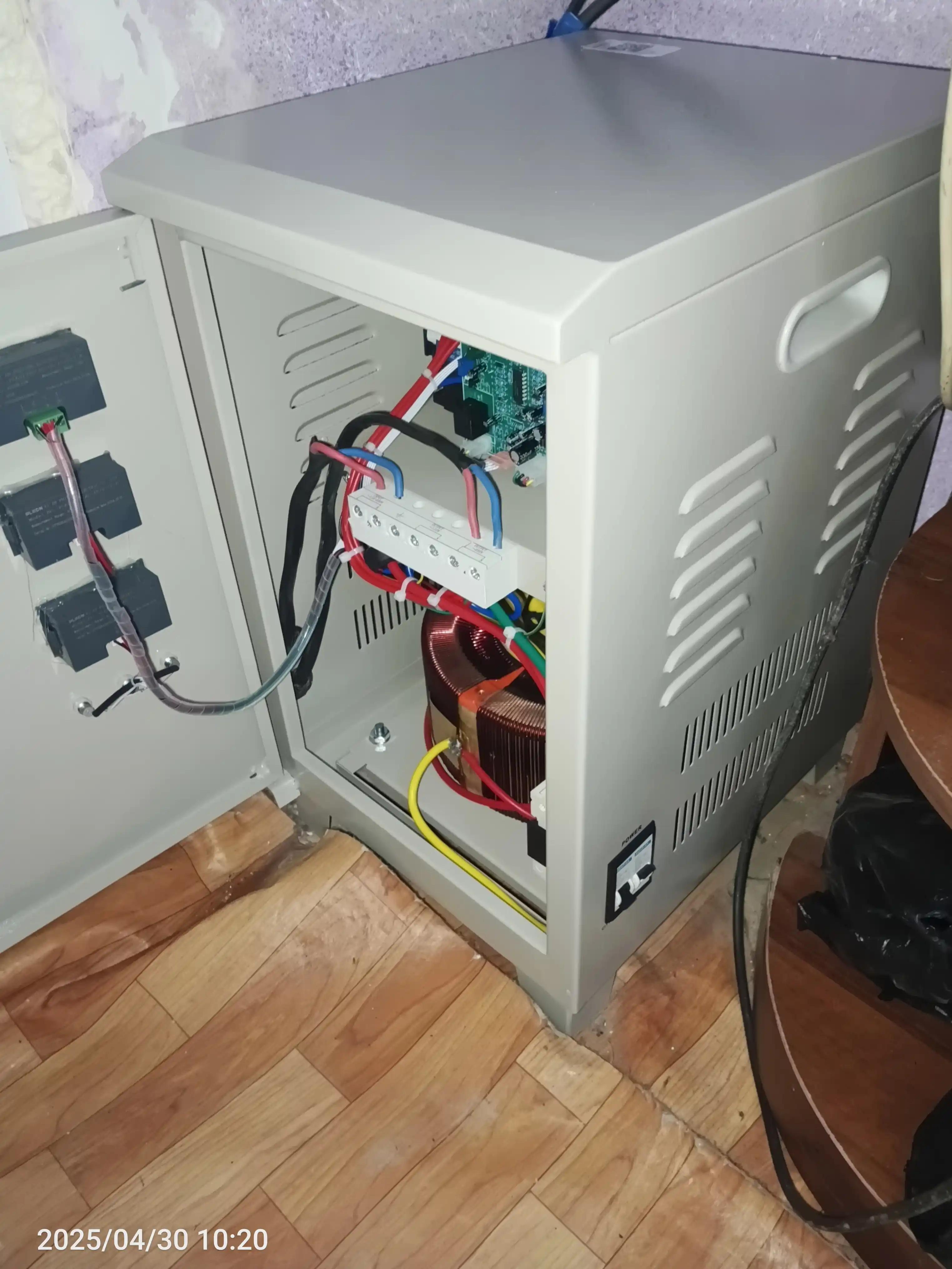Avtomatik voltaj stabilizatori Andeli SVC-D 15000VA, 15 kW, 220 volt