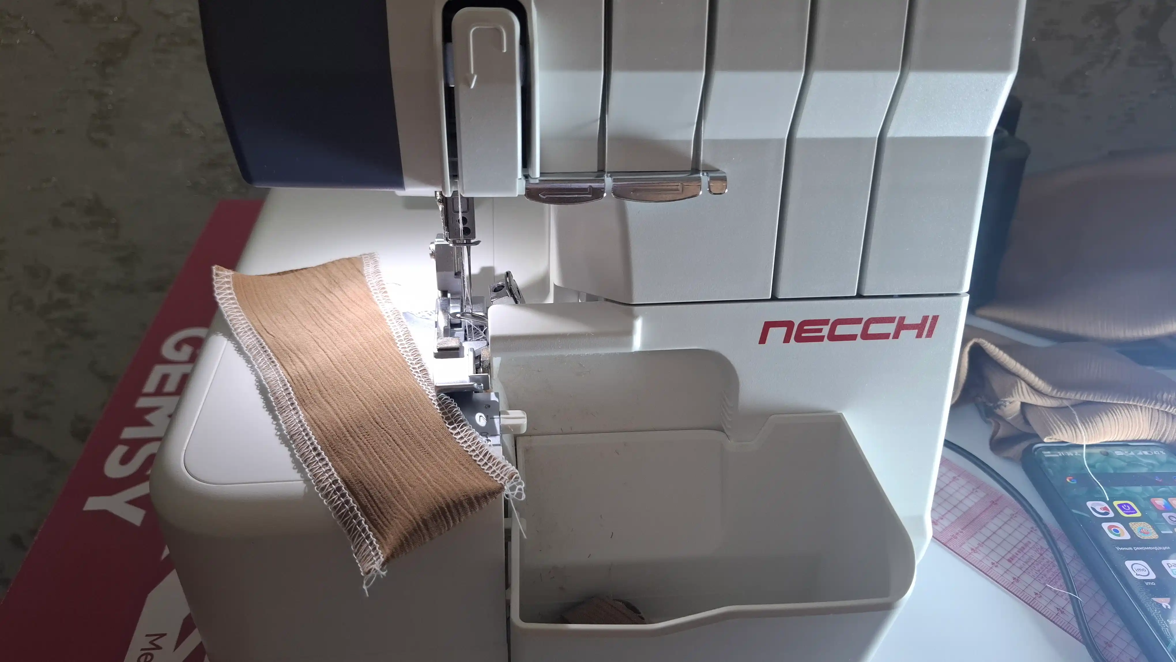 Оверлок Necchi NL11C 4554D, 1300 строчек в минуту