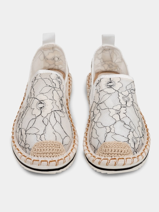 Ayollar espadrillari to‘qilgan burunli, to‘rli ustki qismli, dzhut taglikli
