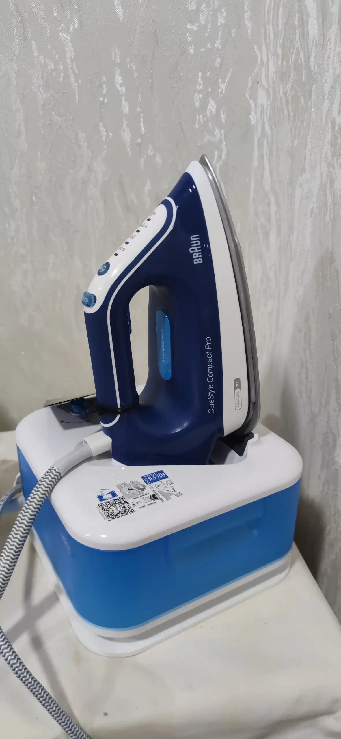 Парогенератор Braun CareStyle Compact Pro IS2565BL