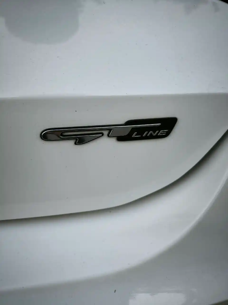 Kia K5, Picanto, Optima uchun GT Line magistralidagi emblema (tabel) yozuvi