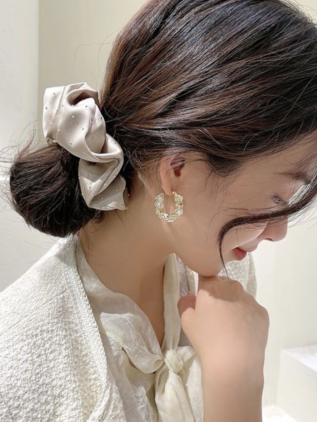 Bir yubka ostida külot bilan masxara porno foto