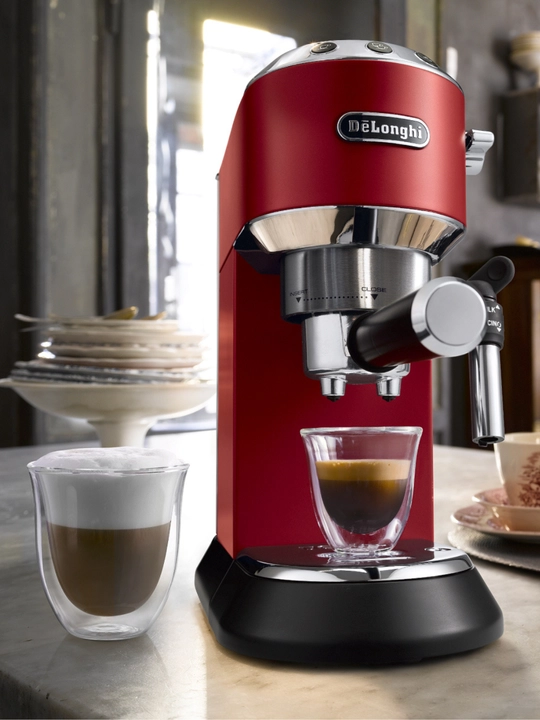 Кофеварка рожковая DeLonghi EC685.R Dedica с капучинатором, 15 бар, 1350 Вт