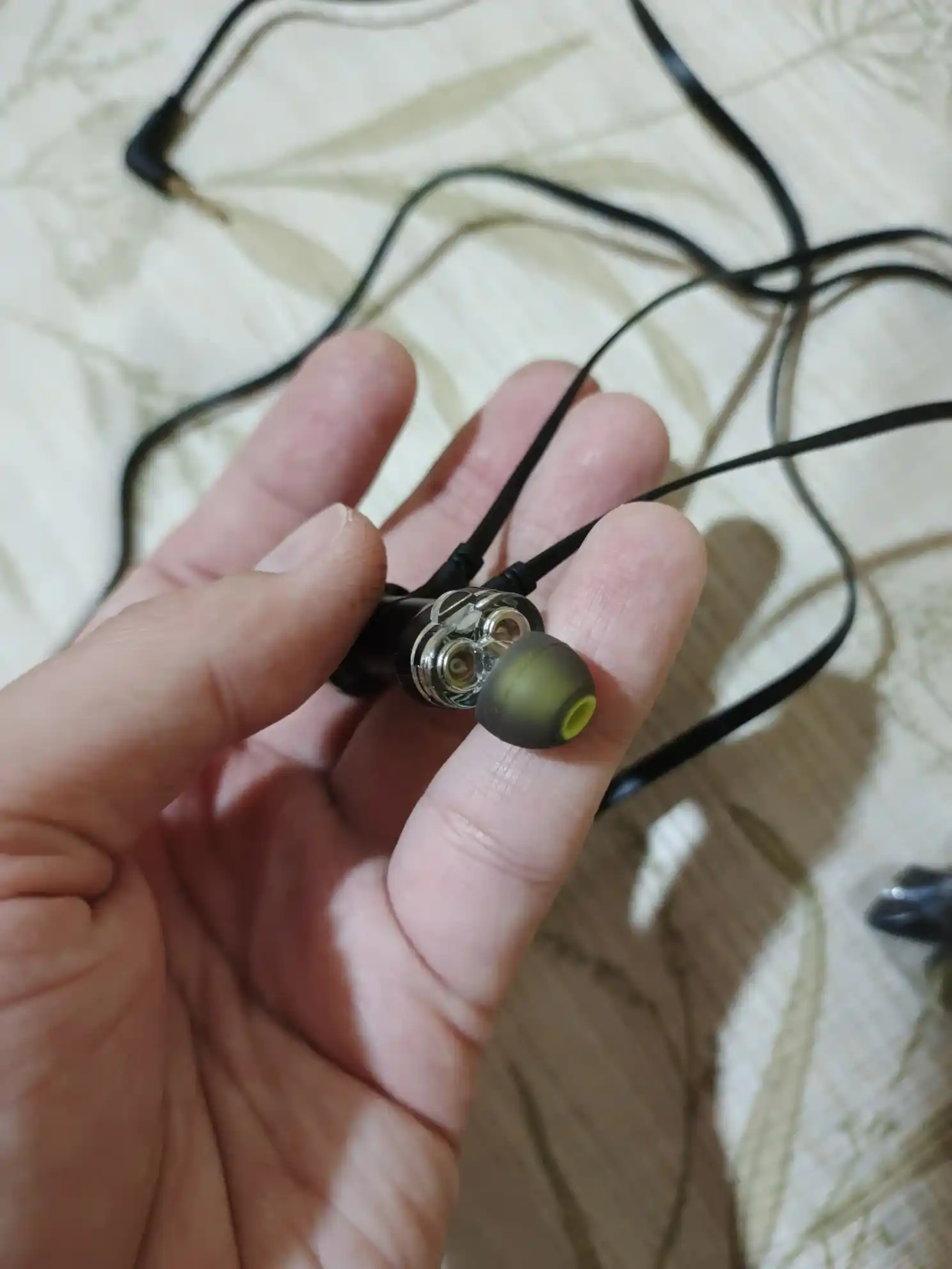 Naushniklar simli Awei Z1 to'rt tomonlama gibrid AUX Mini Jack 3'5