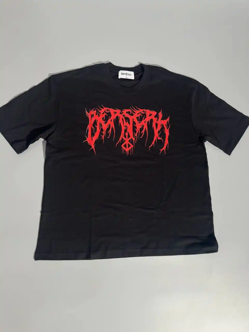 Berserk mavzusidagi oversize futbolkalar