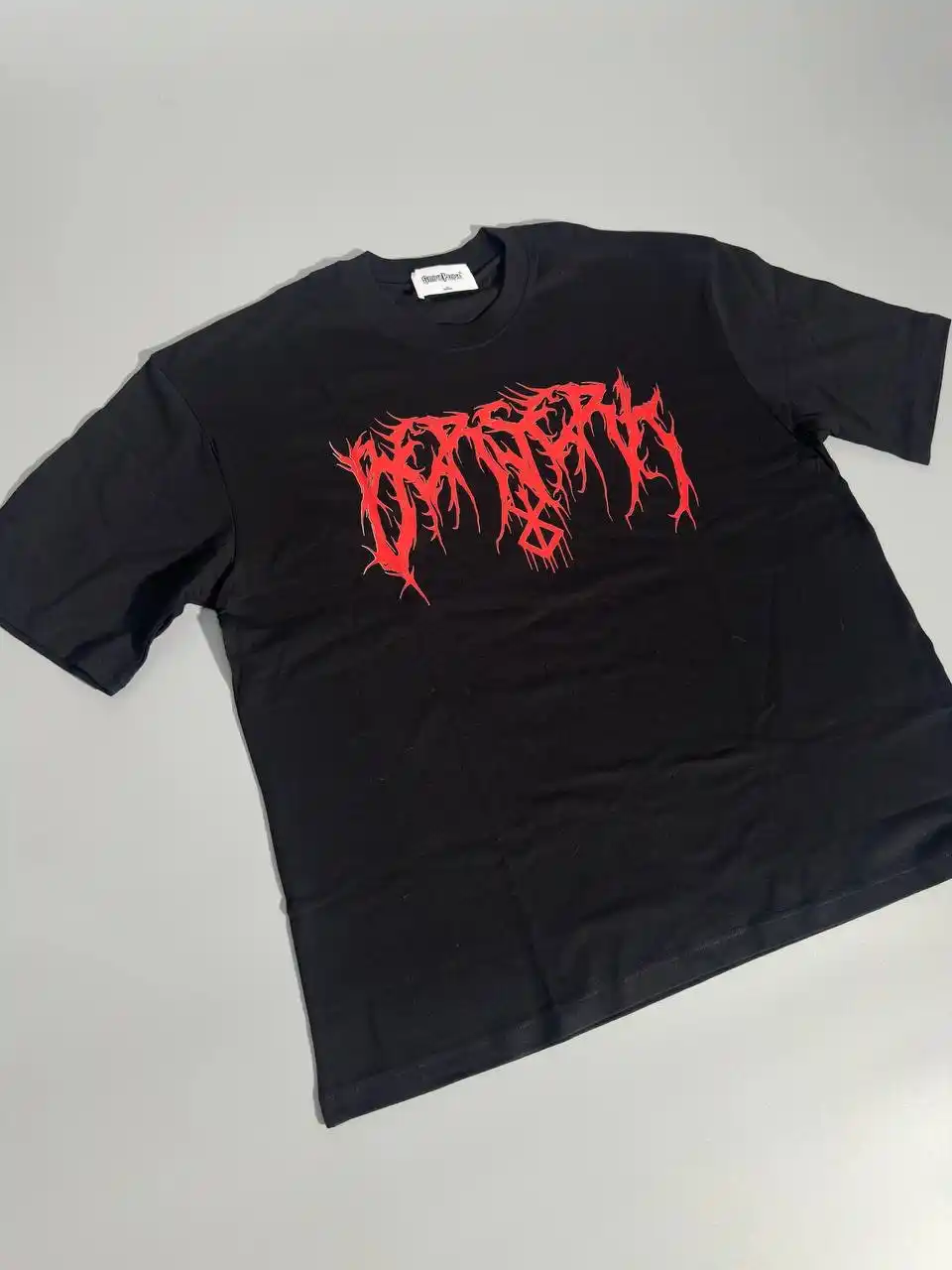 Berserk mavzusidagi oversize futbolkalar