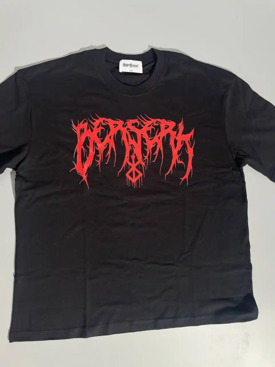 Berserk mavzusidagi oversize futbolkalar