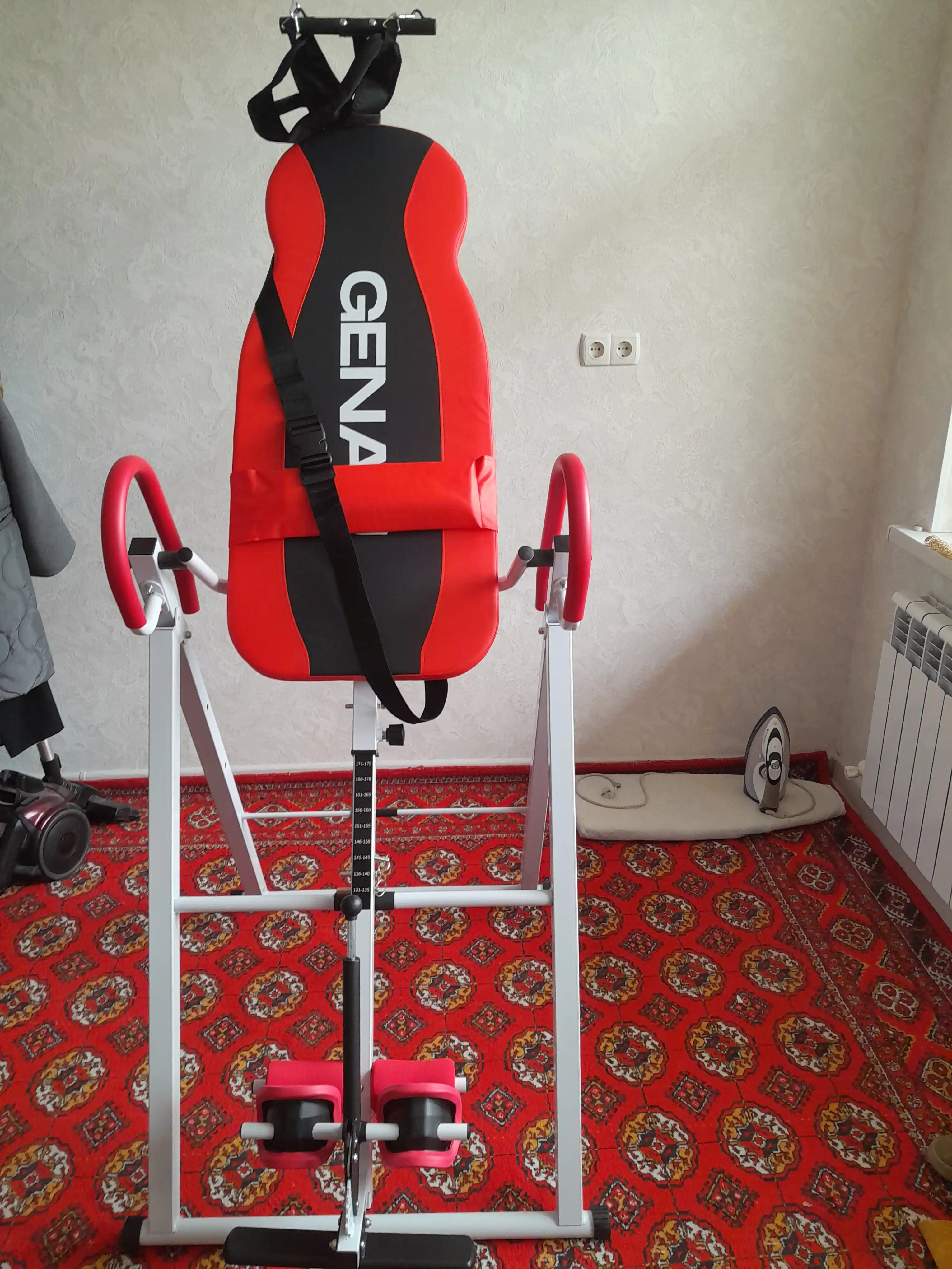 Inversion stoli Genau FitSpine EA-350, qizil, bel og'rig'idan, og'irlik 136 kg gacha