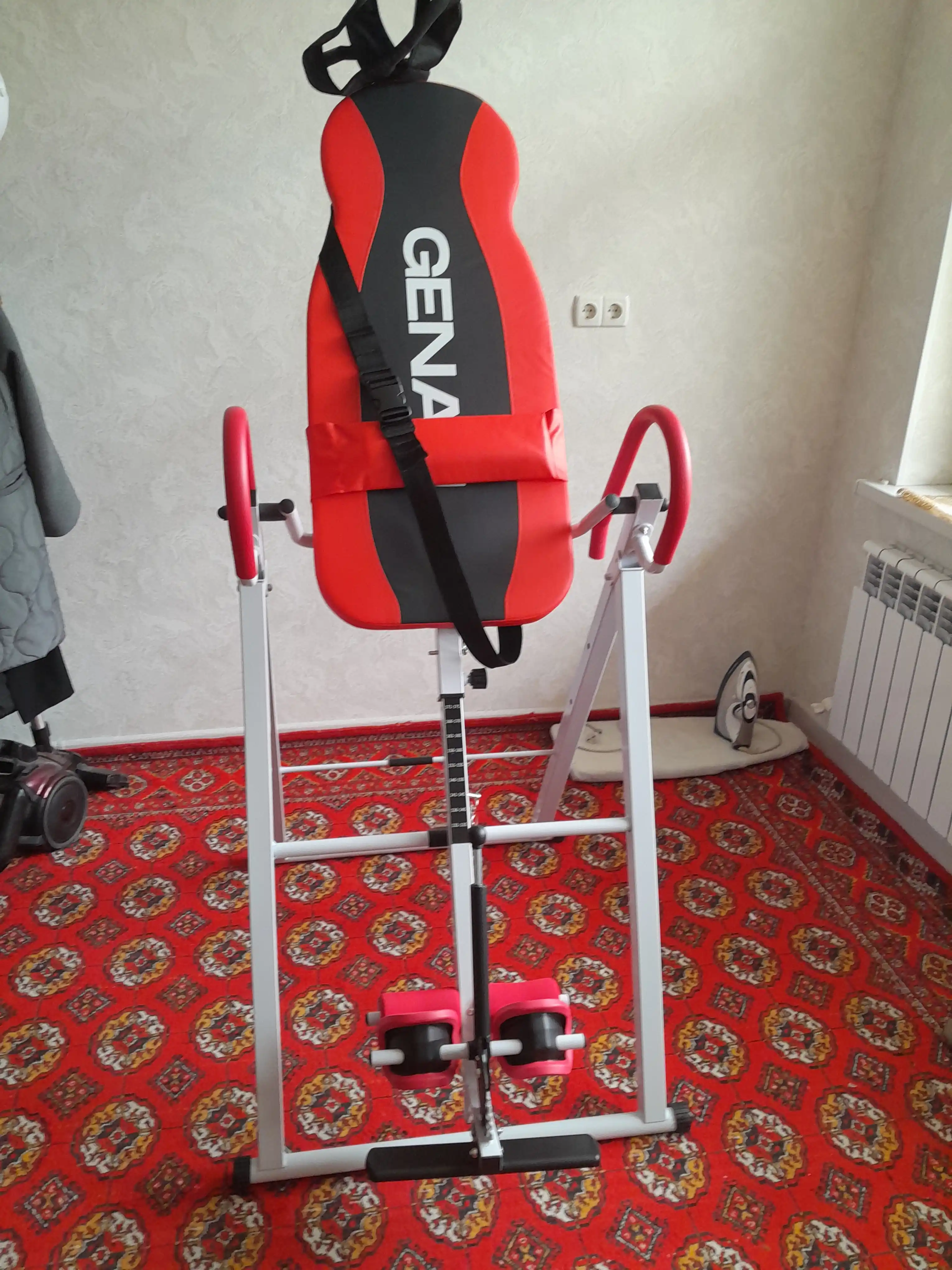 Inversion stoli Genau FitSpine EA-350, qizil, bel og'rig'idan, og'irlik 136 kg gacha