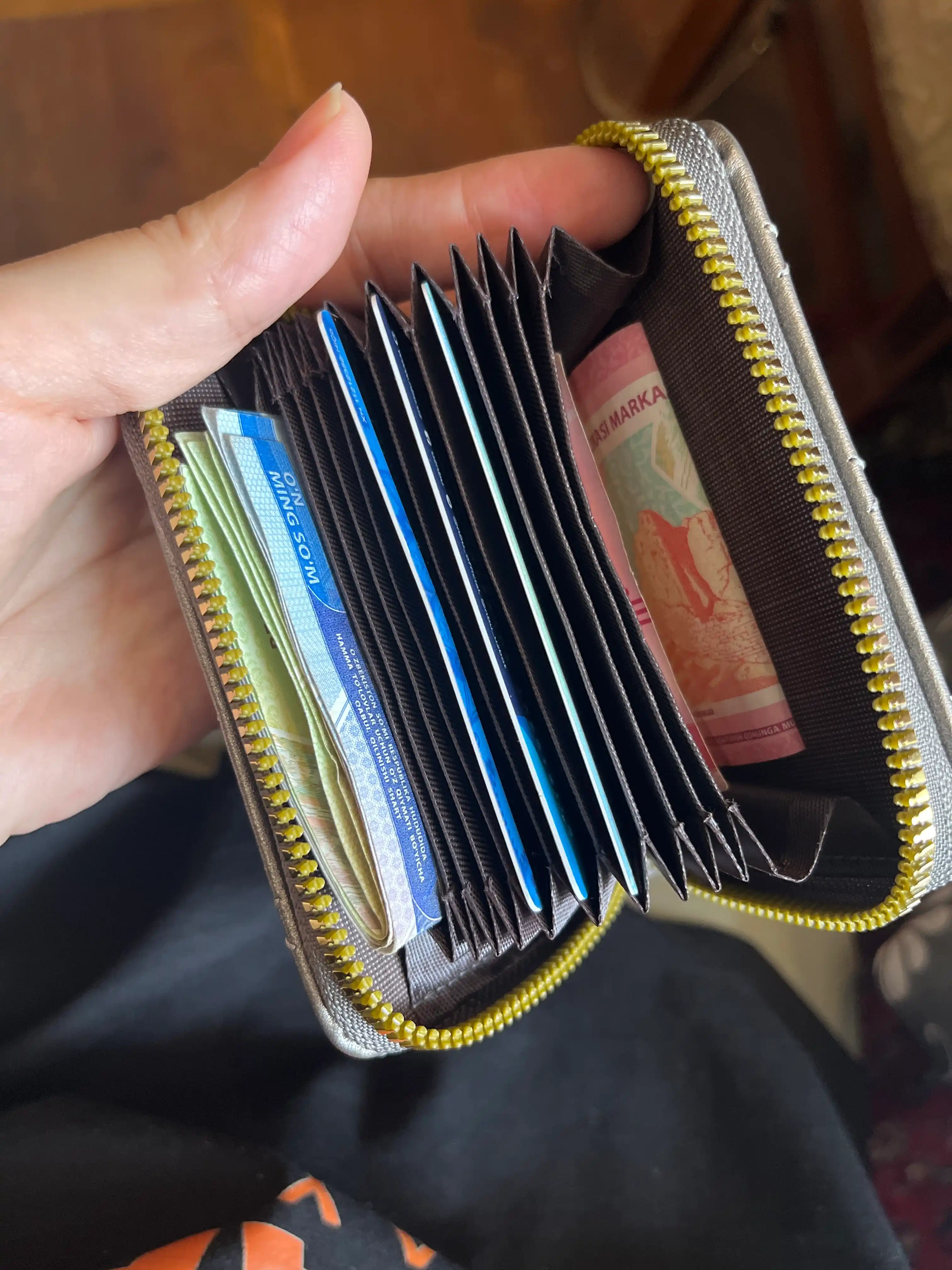 Ayollar uchun, ko'p funksiyali, kompakt hamyon
