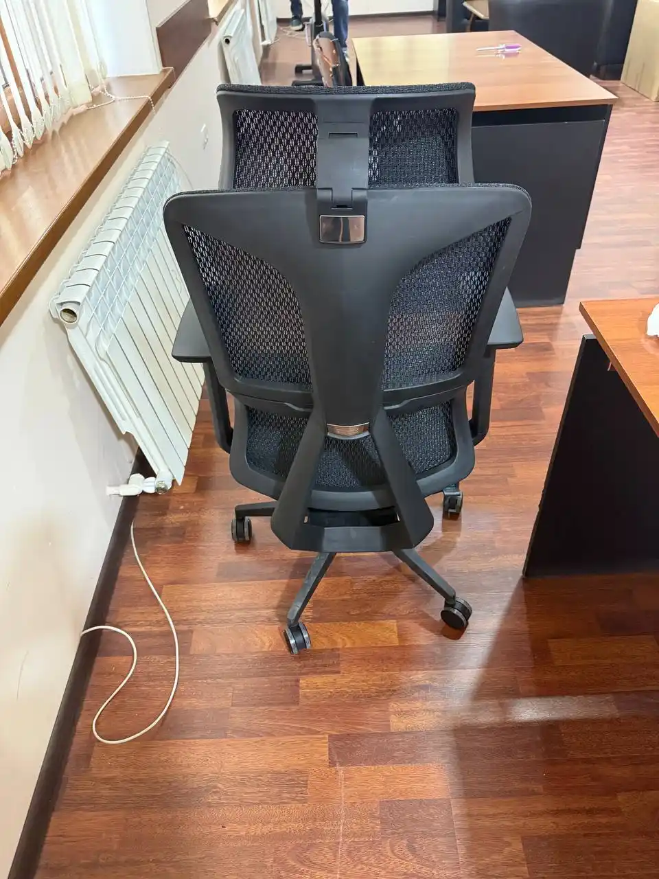 ERGO Air Pro HB Black bosh suyanchiqli ergonomik ofis kreslosi