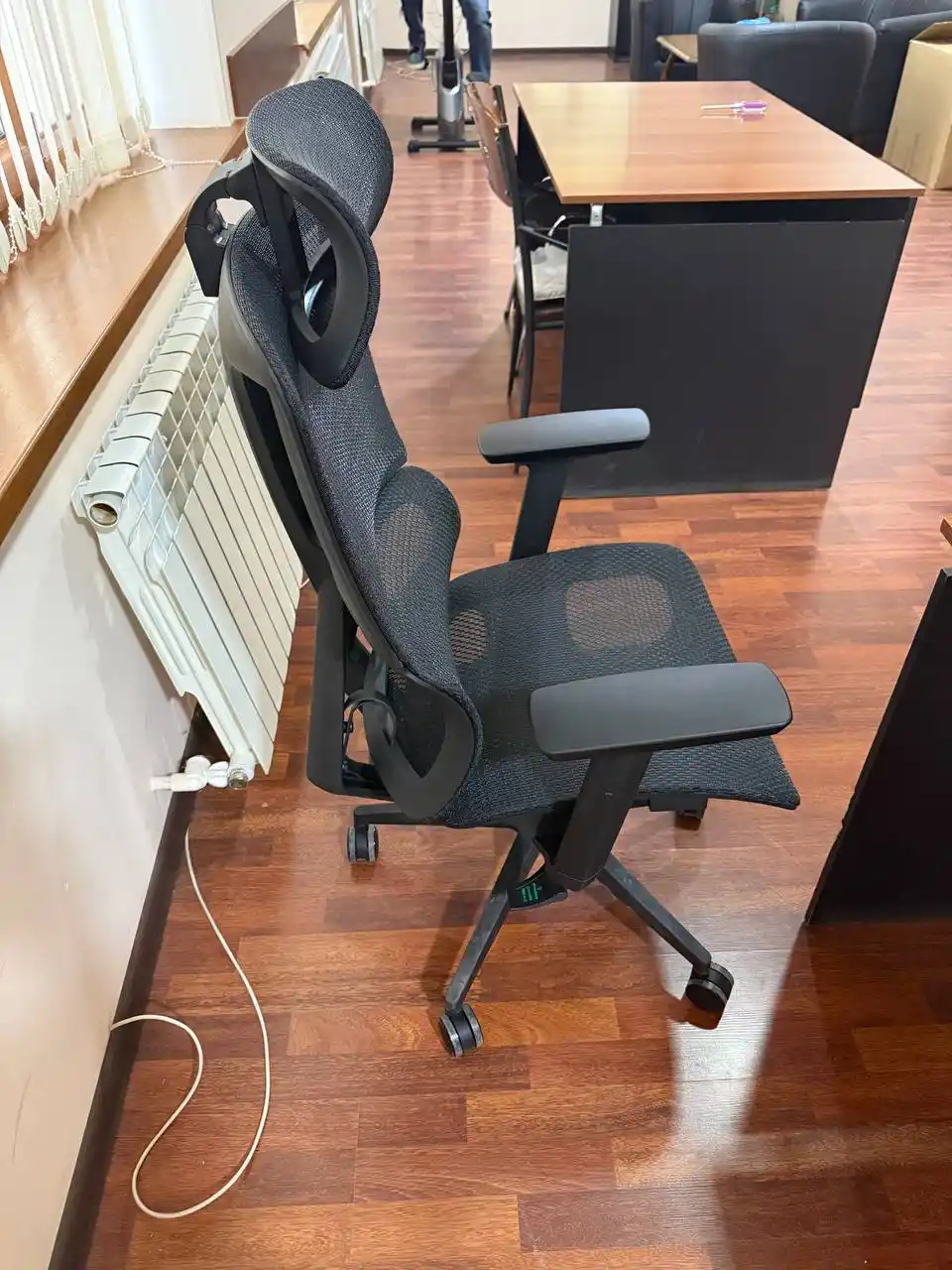 ERGO Air Pro HB Black bosh suyanchiqli ergonomik ofis kreslosi