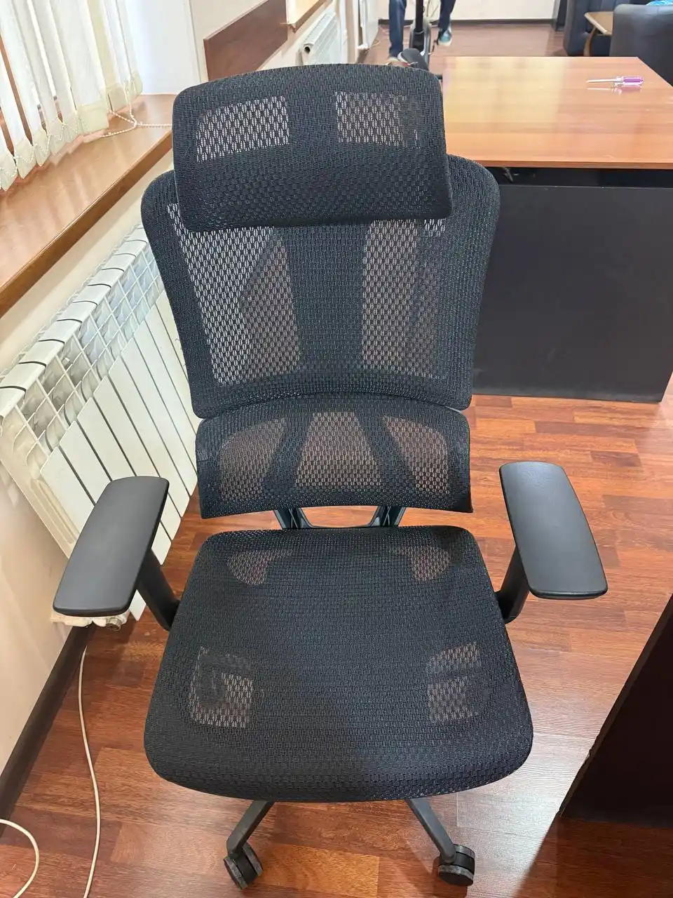 ERGO Air Pro HB Black bosh suyanchiqli ergonomik ofis kreslosi
