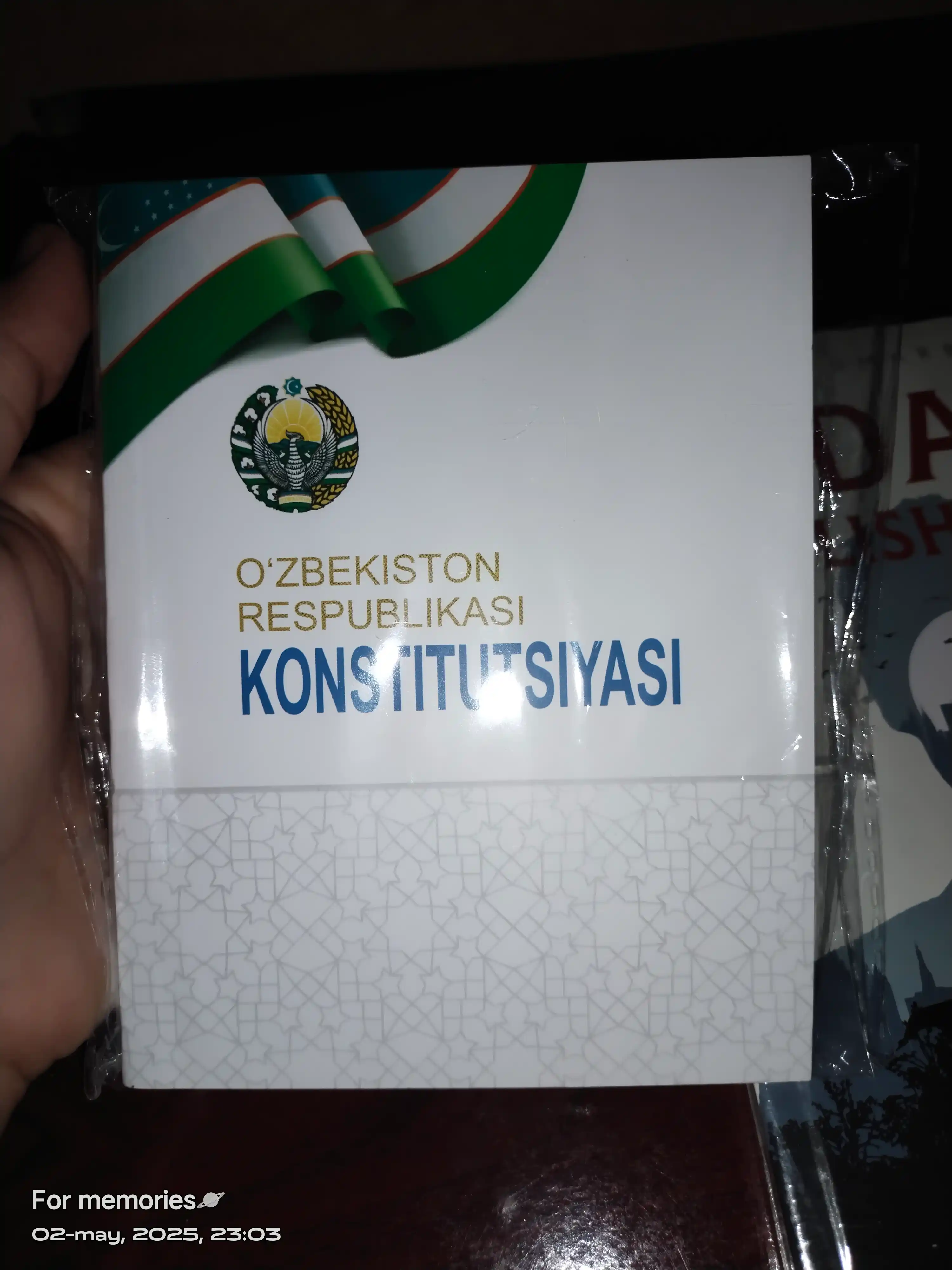 O'zbekiston Respublikasi Konstitutsiyasi, rus va o'zbek tilida