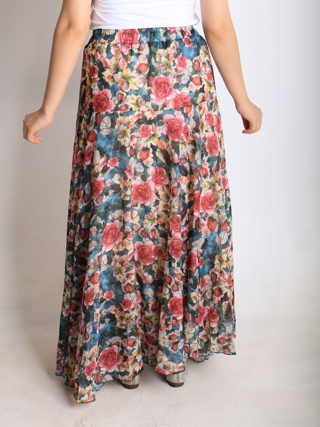 Ular oq yigitlarga kiradilar