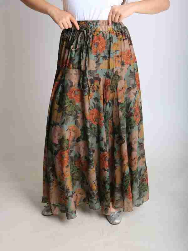 Yalangoch qizlar doggy uslubi sperma bilan qoplangan