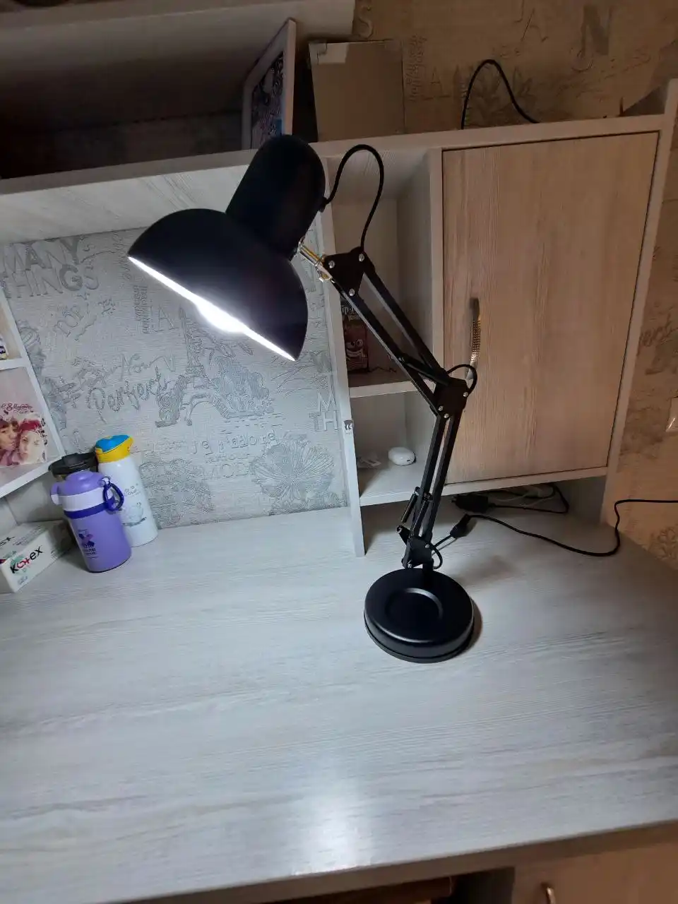 Stol chiroq, Piksar lampasi, metal korpus o'quvchilar uchun svetilnik chiroq qora, oq rang