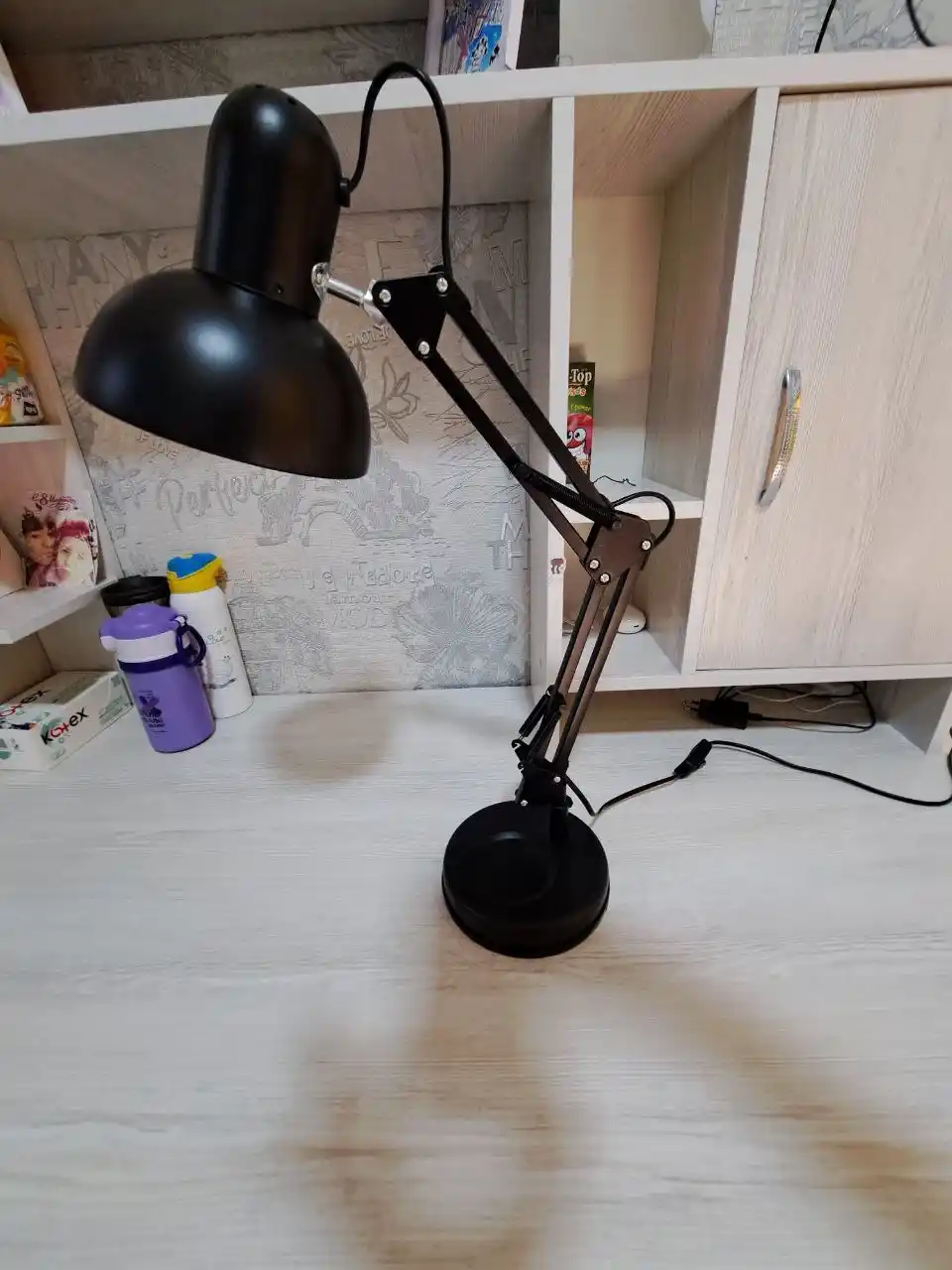 Stol chiroq, Piksar lampasi, metal korpus o'quvchilar uchun svetilnik chiroq qora, oq rang