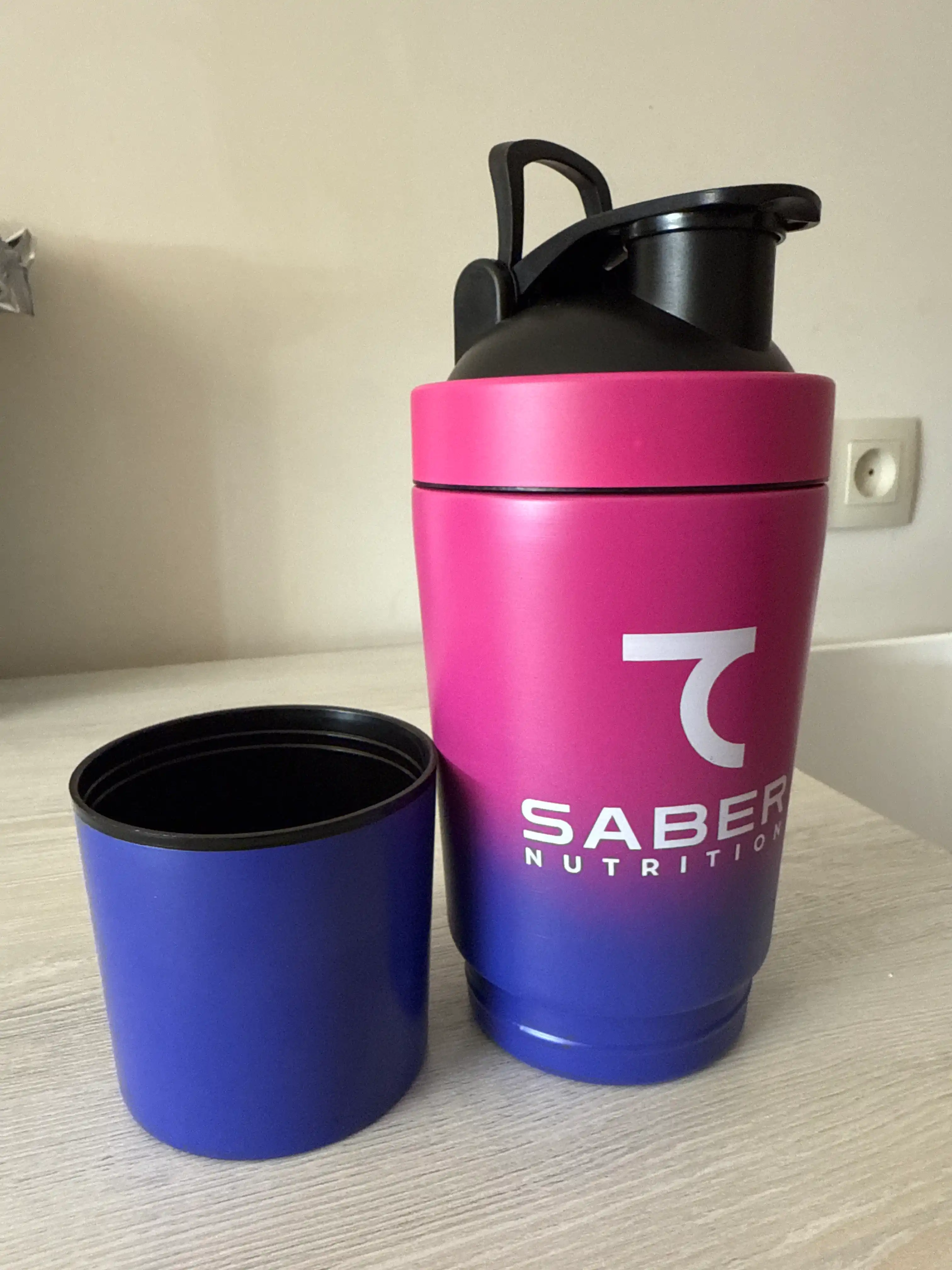 7 SABER stakanli Shaker, metall, 600 ml