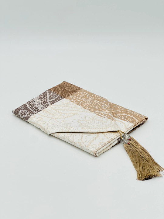Stol va 6 ta likopcha uchun o‘lchami 40 x 180 sm bo‘lgan ranner