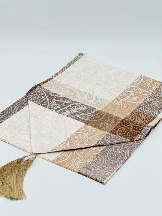 Stol va 6 ta likopcha uchun o‘lchami 40 x 180 sm bo‘lgan ranner