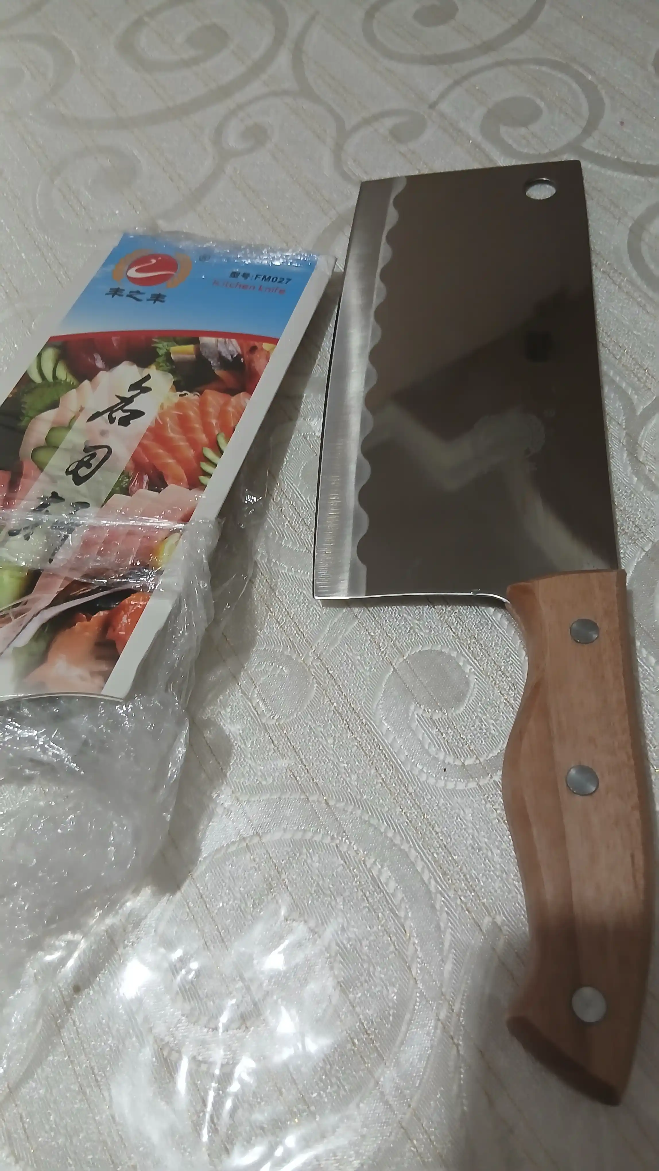 Oshxona pichoqlari, chopqi go'sht, baliq sabzovot va mevalar uchun yo'gochva temir sopli