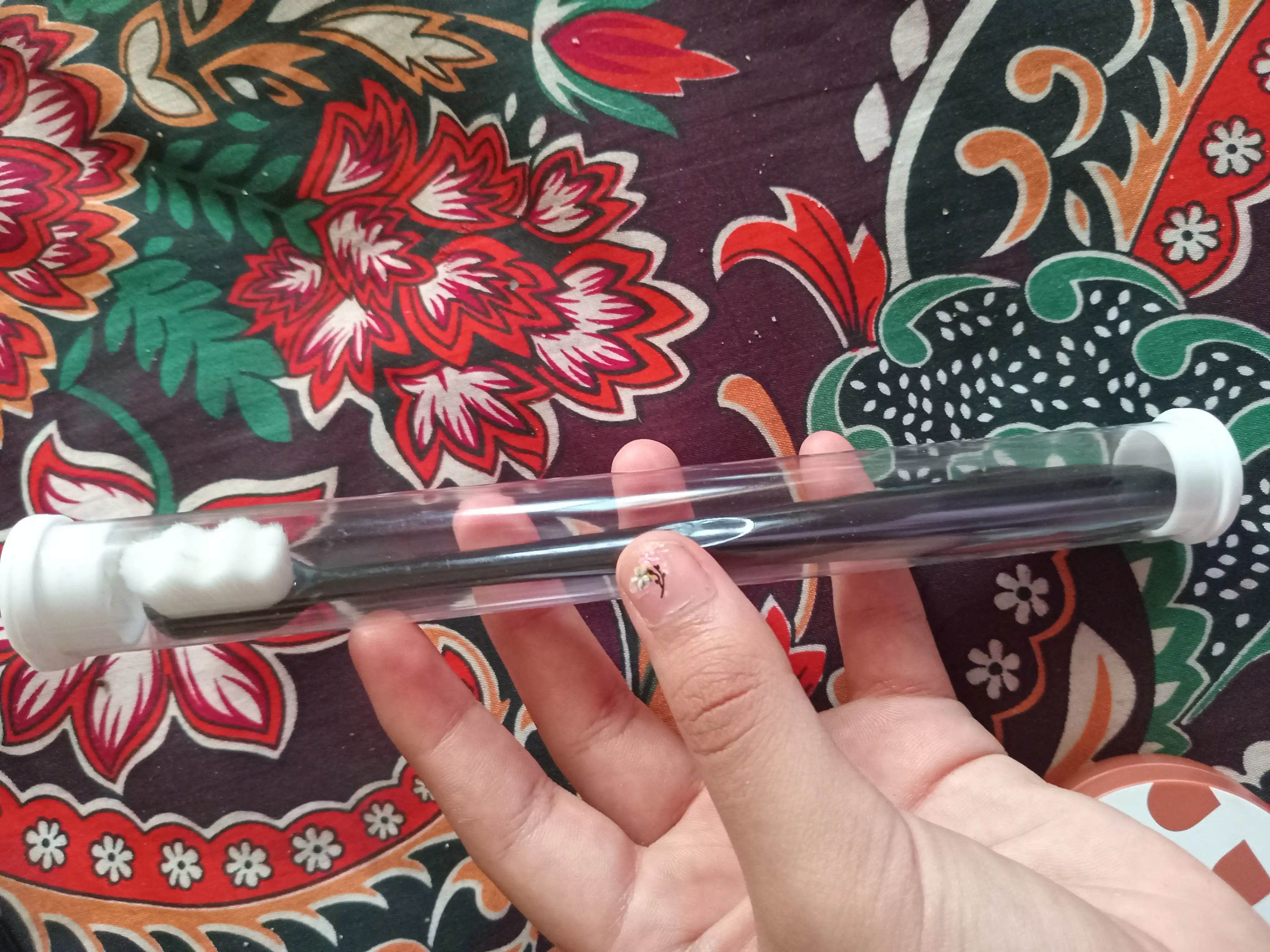 Зубная щетка с ультратонкой мягкой щетиной, в пластиковой тубе, для чувствительных зубов