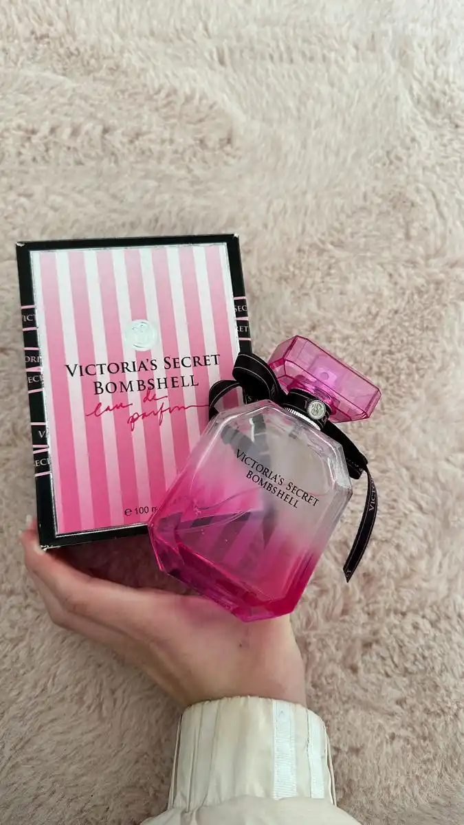 Ayollar uchun parfyumlangan suv secret Bombshell, 100 ml