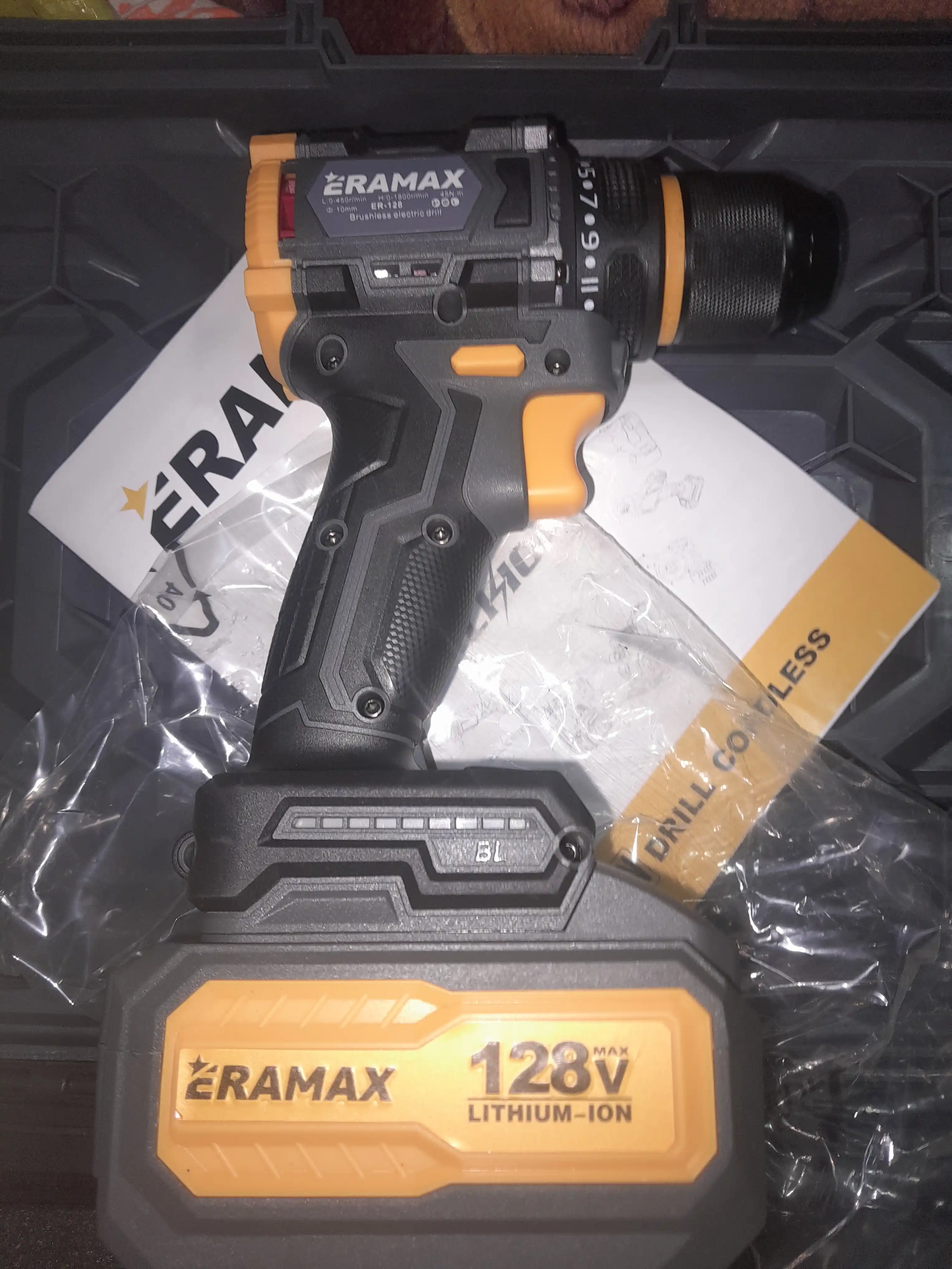 Shurup buragich cho'tkasiz motor Eramax, 10 mm, zaryad ko'rsatkichi bilan drel