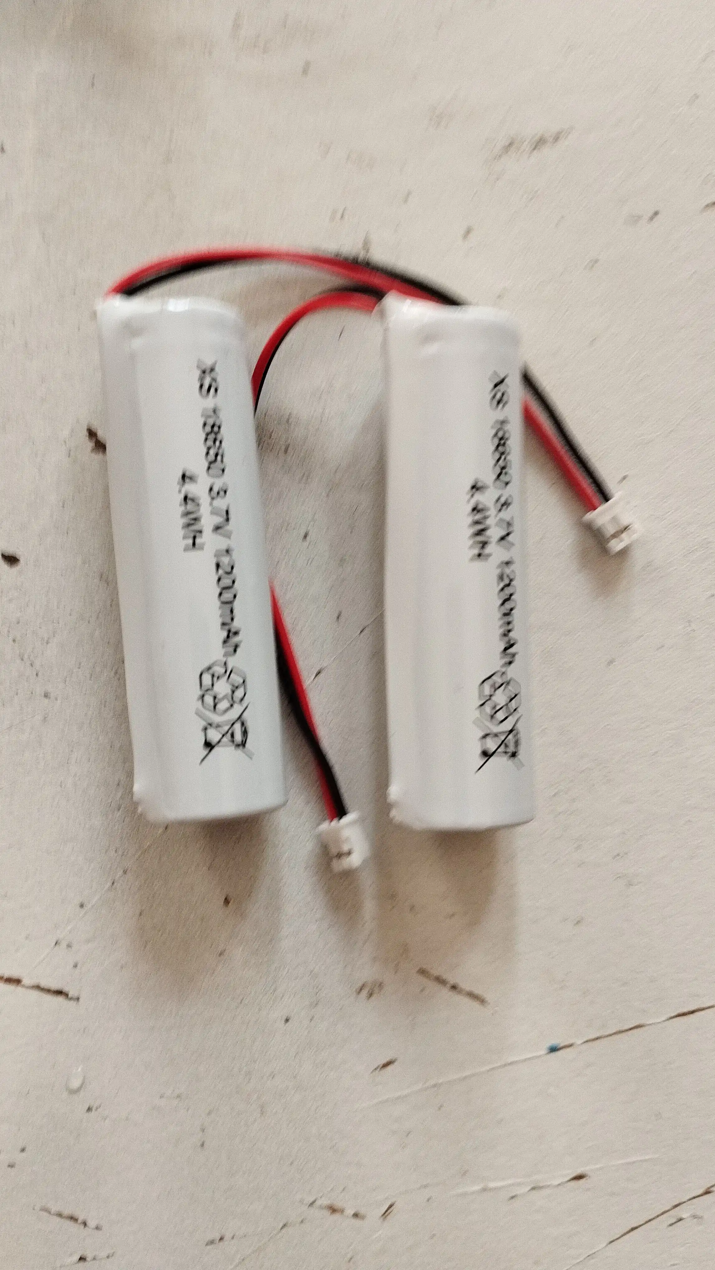 Аккумулятора Li-ion 18650, 3.7V 1200mAh 4.4Wh