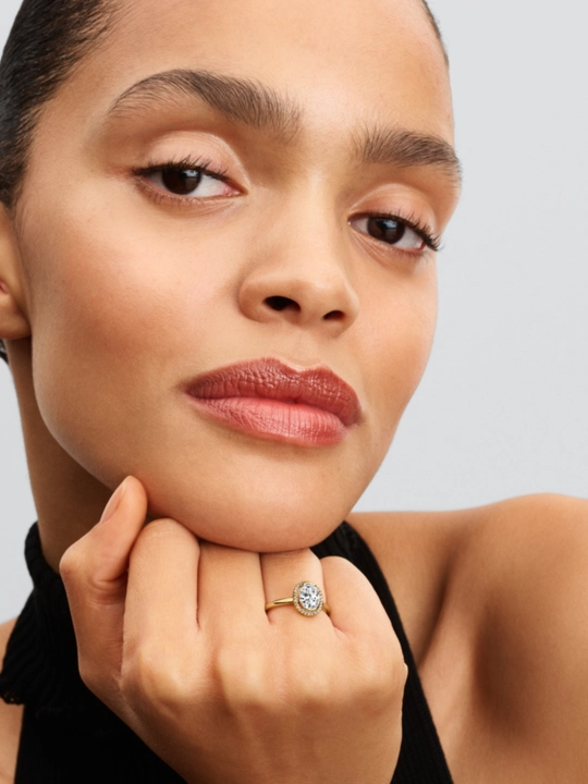 Кольцо Pandora Oval Sparkling Halo Ring, покрытие золотом 14 карат 163802C01